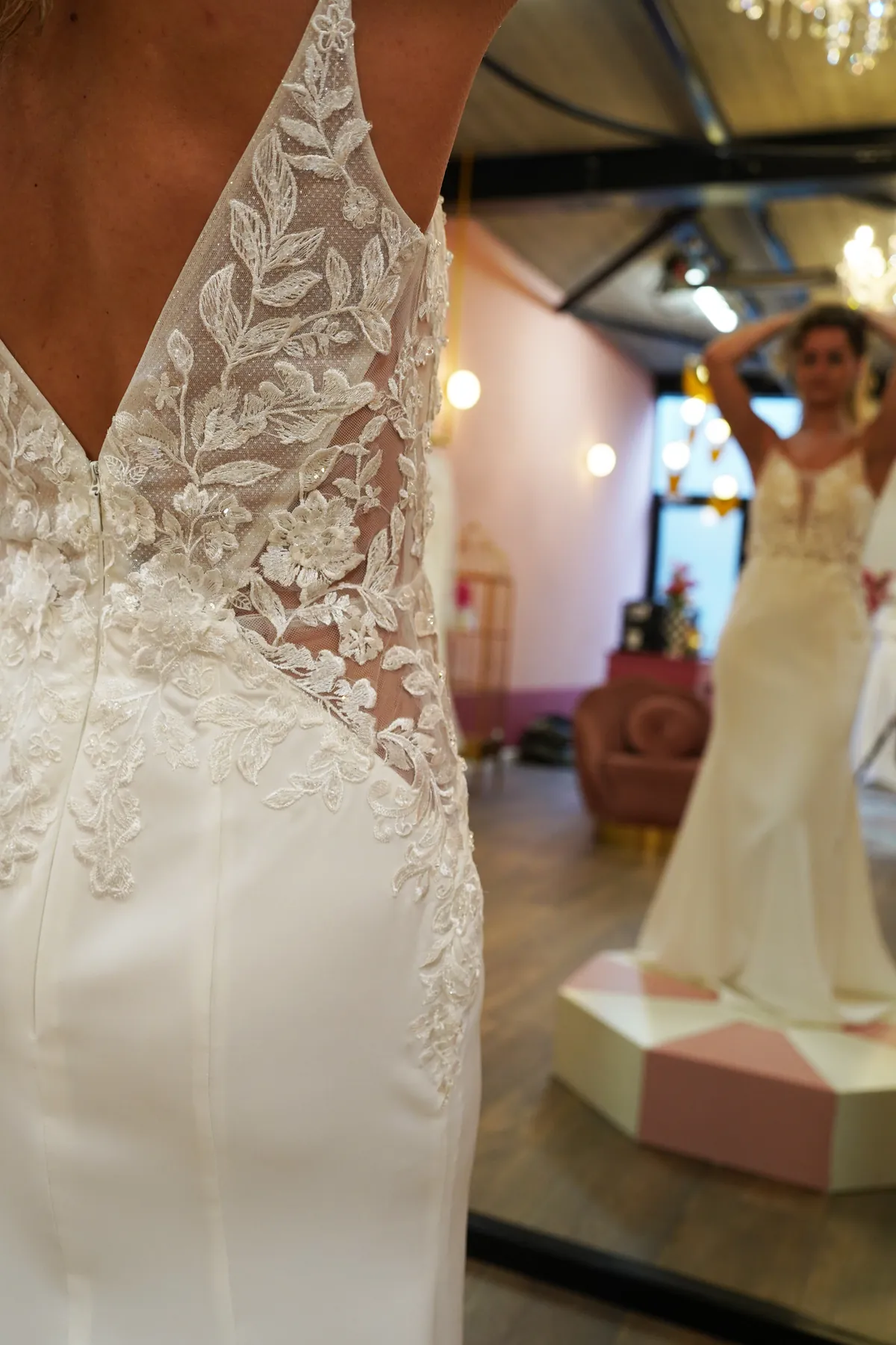 Fit-en-flare trouwjurk met open zijkant
